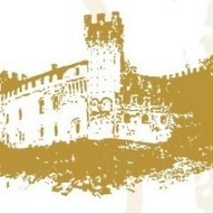 Il Castello Pallotta, si erge imponente sul borgo di Caldarola, nel cuore delle Marche. Castello Pallotta is one of the most impressive monuments in Le Marche