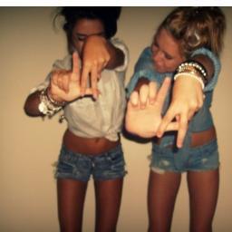 Follow is followback - als je je cijfer wil weten en wil geven volg ons dan ook! - if you love your friends follow us!