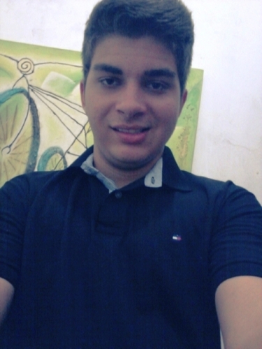 17 anos, aquariano, twitter, Deus, tudo isso e mais um pouco, quiser conheçer melhor,siga-me :)
