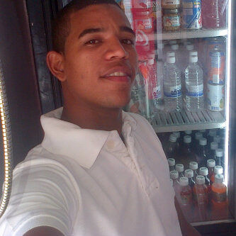 DjrJavier's profile picture. No debemos konfundir luchar por alguien, kon rogarle a alguien son dos muy diferentes