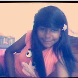 Desde Que Te Vi 
Me Fui Tras De Ti 
Disimulas Pero Se Que Andas En Busca De Mi 
Y Aunque Ya Te Veo Con Los Ojos Te Deseo 
Rapido Encendí More More ♫ ♫ ♫