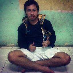 KryzPech's profile picture. Tratar de alcanzar el cielo con los pies sobre la tierra.