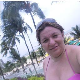 CrisRegiaOli's profile picture. Eu não posso ser o que você quiser, sou bem mais do que os seus olhos podem ver..tenho Deus acima de tudo.