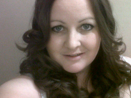 My name is Emily Sotelo. I am 29 years old and live in Hillo. I am the teacher coordinator of Go English. I love my husband!