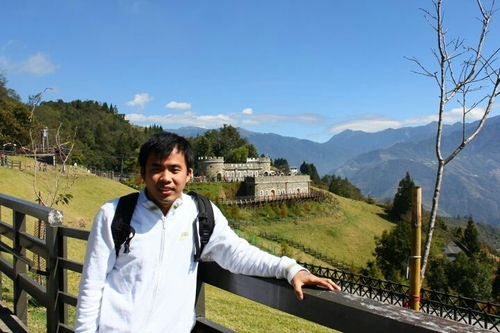 Bersukacitalah dalam pengharapan, sabarlah dalam kesesakan, dan bertekunlah dalam doa! (Roma 12:12).