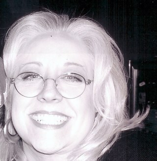 knox_sandy's profile picture. Sing-writer,Laughter mogul, Fluent in Songwriter lingo & once snuck into Elvis' hotel room & stole his sheets & it was hard cause he wouldn't get out of the bed