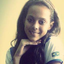 ♫Ás vezes eu pareço estar perdida em um mundo que que não faz sentido,como se eu estivesse flutuando por ai em outra dimensão...♫