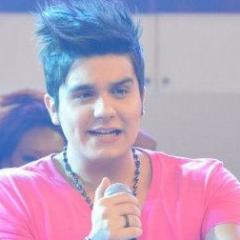 Desde:08/01/13. Luan segue desde: _/_/_  =/
Podem falar mal de mim, mais nunca falem das minhas negas, diz @luansantana.