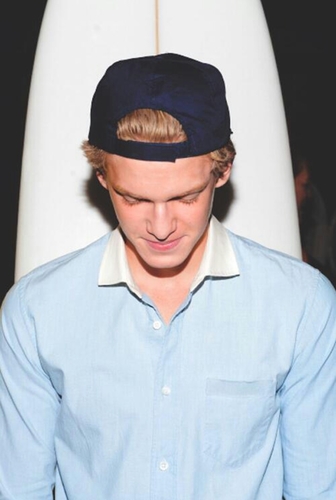 Hi all, My name is L.A @CodySimpson my inspiration MY idol @AlliSimpson My roal Model follow me I'll follow you back ♥[ily cupcake]♥