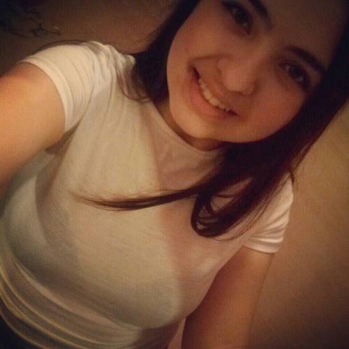 #Ein Laecheln ist ein Geschenk, welches sich jeder leisten kann :)    kik: tulay97