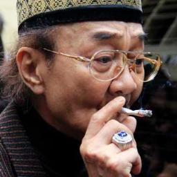Pengen cepat kaya, pengen jadi artis, karir cepat, terkenal dan disukai banyak orang, follow Eyang !!