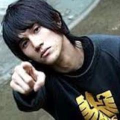 aku manusia yg sderhana, tak punya aph''...
  tapi ku memiliki 2 klebihan ..
  yaityu hati dan prsa_an...