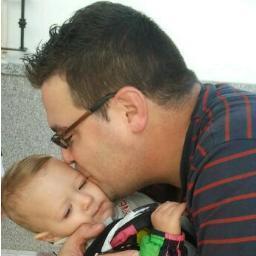 Un humilde chavalote de un pueblesito llamado La Guijarrosa y que tiene a los mejores amigos del mundo...por cierto del Real Madrd hasta la muerte