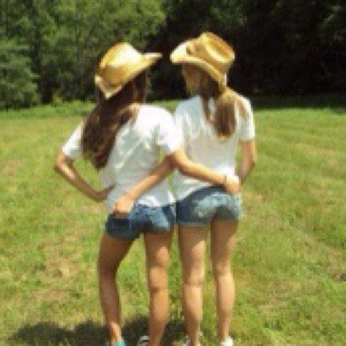 Brunette and blondes do it better together