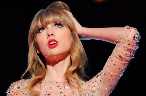 there is this girl with curly blonde hair who is gorgeous and she's my idol :)