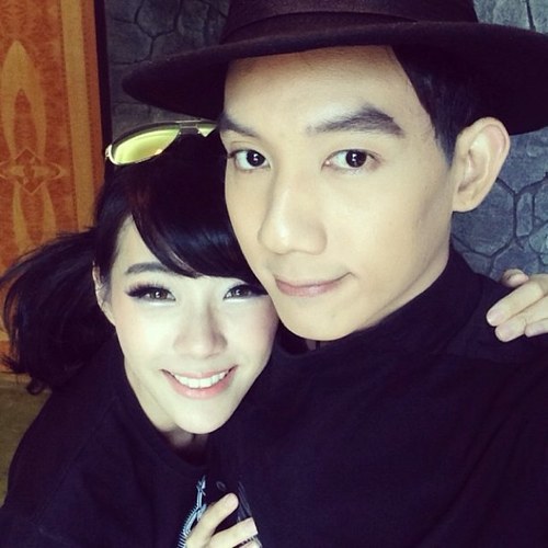 ทับทิม วีอาโซ เป็นบอท ไม่ใช่ตัวจริงค่ะ แค่คนรักพี่ทับทิม #VRZO มัลลิกา จงวัฒนา ♥ สุรบถ หลีกภัย ~ หมั้นเมื่อ 26/10/55 แต่งเมื่อ 24/11/55 | IG : tubtimofficial ~