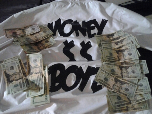 Ima MONEEYBOY BITCH , DOUBLE M LIL HOE , FOLLOW Da Guys @TaeBaddazz @MoneyBoyWoop MONEEYY !!!