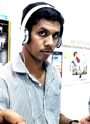 Football addict, Movieholic, INSOMNIAC.