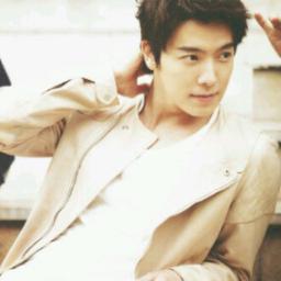 i'm girl.. love Super Junior & NU'EST :$ i love EUNHYUK and ARON ♥♥♥