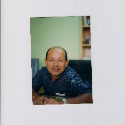 Especialista en alta gerencia de la UIS. Licenciado en educación, filosofía y letras de la USTA. Emprendedor, trabajador, asertivo y pro activo. Padre de seis h