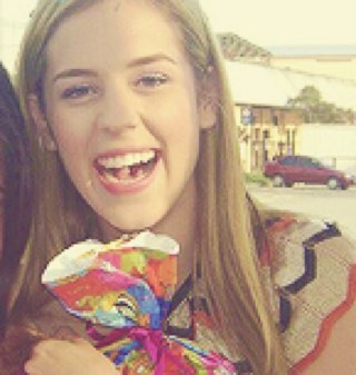 ''um dia assim igual aos outros eu falava pra mim mesmo que queria te sentir'' @sophiaabrahao