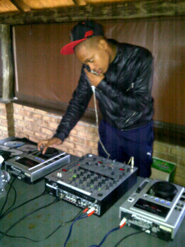 House&hiphop DJ ||2011 netbank battle of the DJ winner |events organiser |for booking :0719731725/djbyblos.phillipthinane@Facebook.com |VERSAL PRODUCTION ☺♥