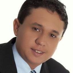 Tento ser apenas eu diante dos vários acontecimentos da vida. Mas existem momentos em que devemos ser vários em um só quando não podemos escolher.