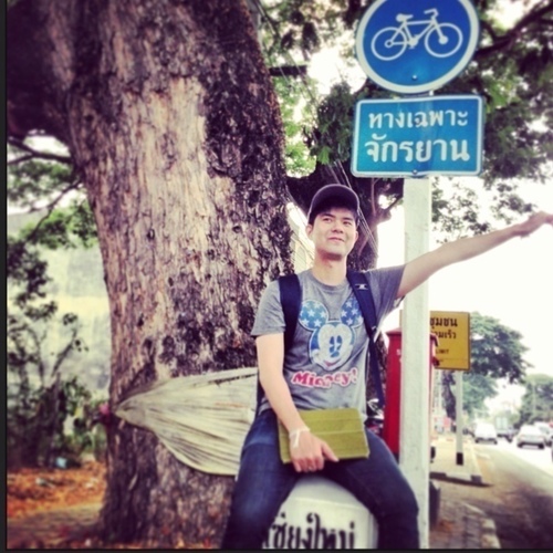 Graduated from faculty of Law Thammasat U. Love Travel and Photograph
