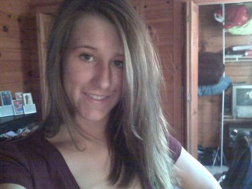 carlyexx69's profile picture. 