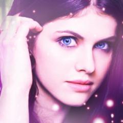 ►27 años , Actriz ( Annabeth Chase en Percy Jackson), (Kate Moreau en White Collar) - |™