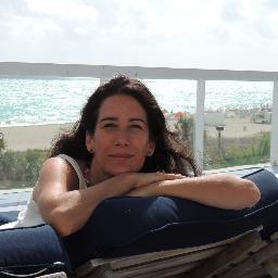 kinesióloga, (RPG y técnicas osteopaticas)
estudiante de PNL y coaching
 madre, ciudadana del mundo, inquieta, optimista y curiosa... ;)