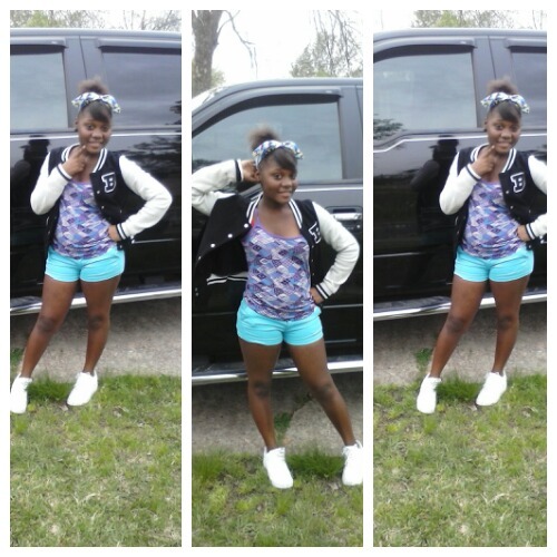 I AM WEEZY ! DNT JUDGE ME ! FUCKED UP PAST , BUT I GOT A GOOD FUTURE #TEAM BI , #TEAM CUTE #TEAM THICK ,#TEAMSINGLEBUTTAKEN ツ