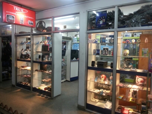 Negocio mayorista de celulares y accesorios. Telef: 021 590 049
