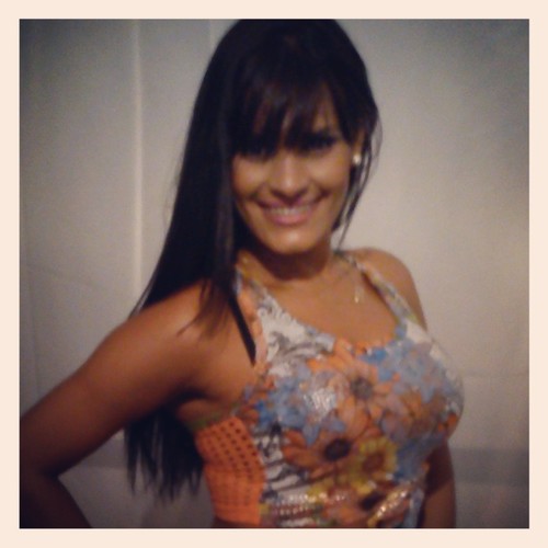 Sou Bailarina, Trabalho com Bandas e eventos. Ataualmente dançando com Paulinha Abelha e Marlus.