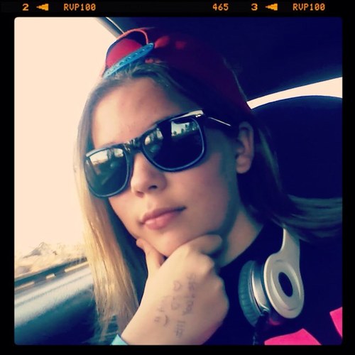 im 14... instgram is stephlynn_9 and kik is swaggie206712 hmu!(: #teamsingle my bestie is @savonscott