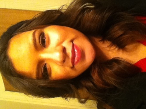 Love: to read, play sports,cook, the beach,music. Love college and studying psychology.