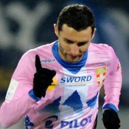 Twitter do primeiro clube francês hétero e de uniforme rosa #MeuÉvian #ÉvianTG