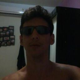 O AMOR É O REDICULO DA VIDA AGENTE BUSCA NELE UMA PUREZA IMPOSSIVEL