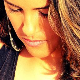 Twitter oficial da cantora baiana Talitha Costa, atualizado pela própria e pela produção. 
Confiram a Música Nova - O Sorriso Dela: http://t.co/c8xVIgqOpf