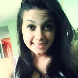 . completamente, literalmente vaidosa & ciumenta ! =]