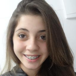 Se te faz sorrir, é porque te faz bem. Se te faz bem, não deixe escapar.
