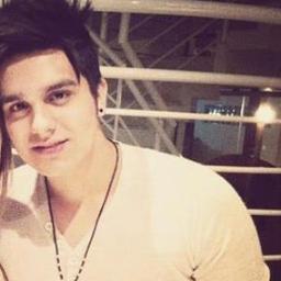 Ainda que todas as luzes se apaguem, eu sempre verei o brilho se você estiver aqui. (@luansantana).