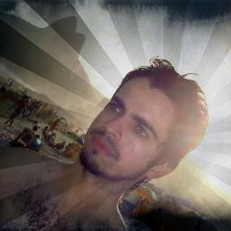 Ávido leitor, viciado em séries de TV. Promotor de Justiça do Estado de São Paulo.