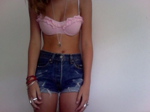 Anorexic, bulimic, clinical depression, severe anxiety, suicidal, self harm..
SW: 52kg CW: 46kg GW: 35kg