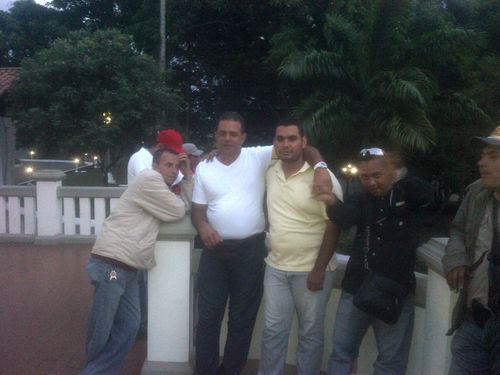 VENEZOLANO,VALENCIANO,SOCIALISTA,ANTIMPERIALISTA,MILITANTE ACTIVO DEL PSUV, DEL FFM , FIEL A LA REVOLUCIÓN Y A MI COMANDANTE CHÁVEZ.VENCEREMOS...