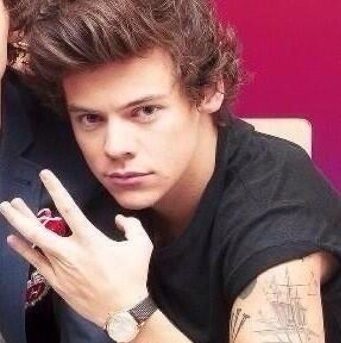 Follow @drunklouistho bc i have a light bill to pay