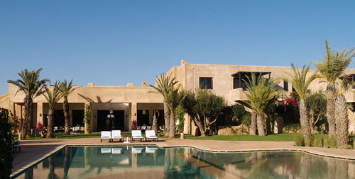 Charme Hotel + Villas & Spa
Une oasis de rêve à Marrakech:un hotel, des villas et un hammam spa immergés dans un paisible jardin d'oliviers , palmiers, piscine