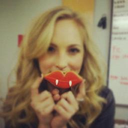 para falar bem das emblems, mostrar o lado bom delas, e estabelecer paz nesse fandom!