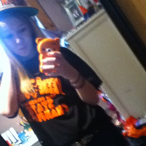 I love Miley Cyrus!! I'm a TOTAL smiler:DMe and my friend are auditioning for XFactor 2013!!!! I'm a belieber/directioner too!! :):oMusicIsLife!!!