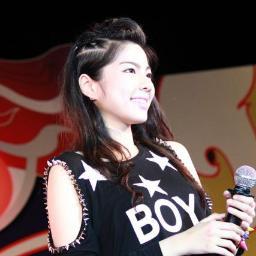 ไม่ใช่ตัวจริงน่าา ไม่ได้เเอบอ้างด้วย  {เรียล @wonderframe}
พี่สาว @Charebelle_Bott